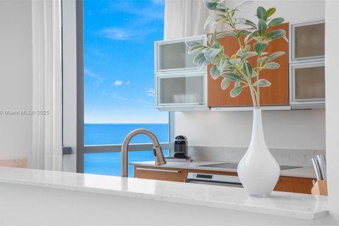 Townhouse in Miami Beach, Florida 2 bedrooms, 168.9 sq.m. № 2022947 - photo 15