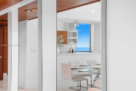 Townhouse in Miami Beach, Florida 2 bedrooms, 168.9 sq.m. № 2022947 - photo 7