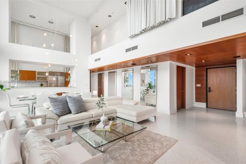 Townhouse in Miami Beach, Florida 2 bedrooms, 168.9 sq.m. № 2022947 - photo 6