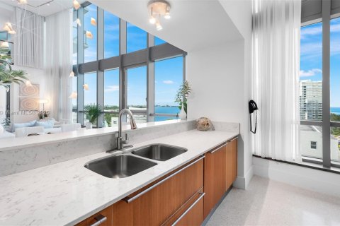 Townhouse in Miami Beach, Florida 2 bedrooms, 168.9 sq.m. № 2022947 - photo 18