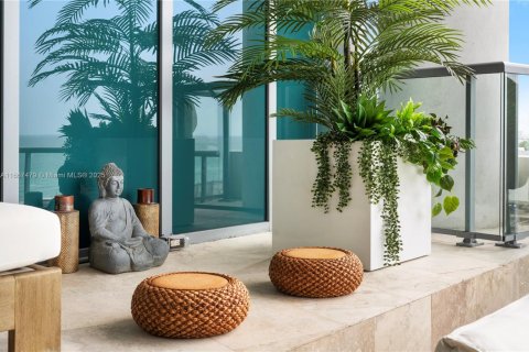 Townhouse in Miami Beach, Florida 2 bedrooms, 168.9 sq.m. № 2022947 - photo 30