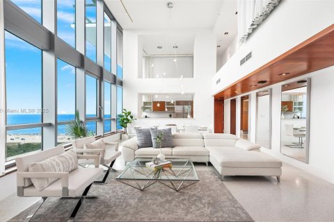 Townhouse in Miami Beach, Florida 2 bedrooms, 168.9 sq.m. № 2022947