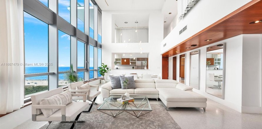 Townhouse in Miami Beach, Florida 2 bedrooms, 168.9 sq.m. № 2022947