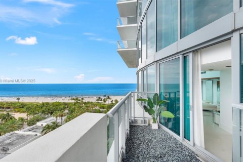 Townhouse in Miami Beach, Florida 2 bedrooms, 168.9 sq.m. № 2022947 - photo 24