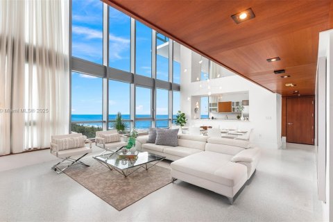 Townhouse in Miami Beach, Florida 2 bedrooms, 168.9 sq.m. № 2022947 - photo 2