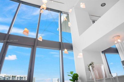 Townhouse in Miami Beach, Florida 2 bedrooms, 168.9 sq.m. № 2022947 - photo 11