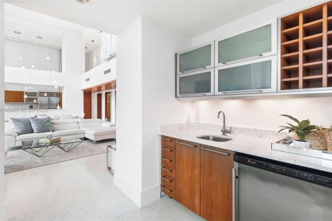 Townhouse in Miami Beach, Florida 2 bedrooms, 168.9 sq.m. № 2022947 - photo 23