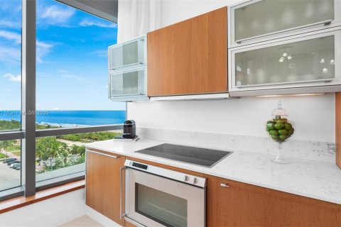 Townhouse in Miami Beach, Florida 2 bedrooms, 168.9 sq.m. № 2022947 - photo 19