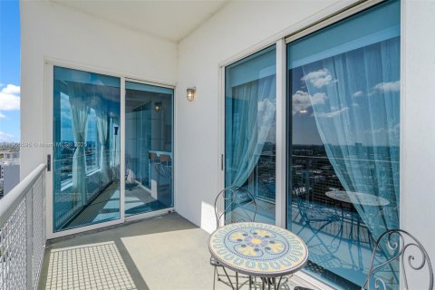 Снять в аренду кондоминиум в Майами, Флорида 2 спальни, 93.83м2, № 1957262 - фото 6