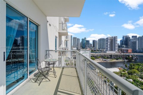 Снять в аренду кондоминиум в Майами, Флорида 2 спальни, 93.83м2, № 1957262 - фото 2
