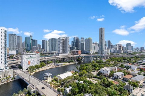 Снять в аренду кондоминиум в Майами, Флорида 2 спальни, 93.83м2, № 1957262 - фото 1