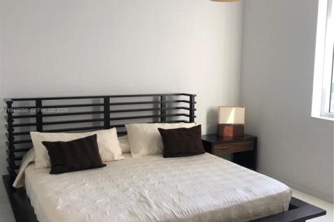 Condo in Miami, Florida, 1 bedroom  № 2000965 - photo 5