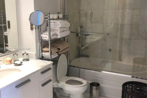 Condo in Miami, Florida, 1 bedroom  № 2000965 - photo 8