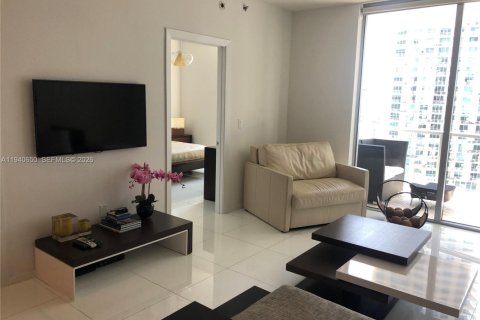 Condo in Miami, Florida, 1 bedroom  № 2000965 - photo 2