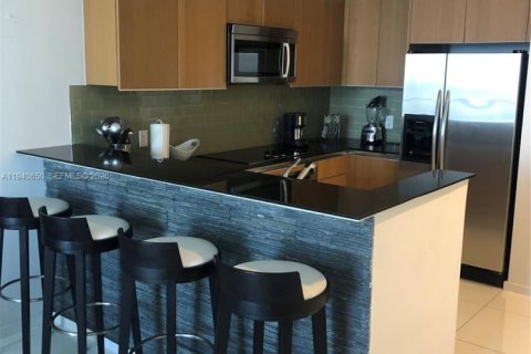 Condo in Miami, Florida, 1 bedroom  № 2000965 - photo 3