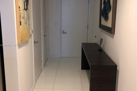 Condo in Miami, Florida, 1 bedroom  № 2000965 - photo 10