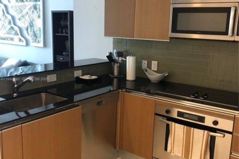 Condo in Miami, Florida, 1 bedroom  № 2000965 - photo 4