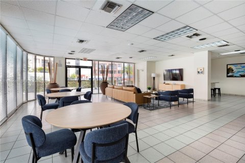 Снять в аренду квартиру в Майами, Флорида 1 спальня, 62.34м2, № 2031324 - фото 13