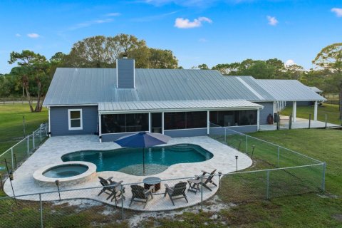 Casa en venta en Fort Pierce, Florida, 5 dormitorios, 315.22 m2 № 888216 - foto 1