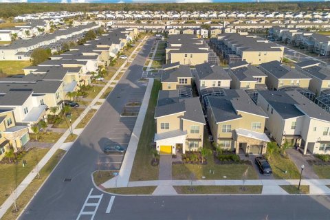 Casa en venta en Davenport, Florida, 5 dormitorios, 286.23 m2 № 1559372 - foto 25