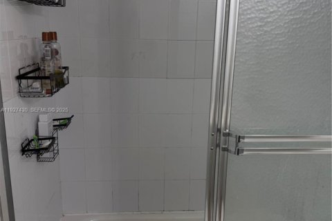 Appartement à louer à Miami, Floride: 2 chambres, 456.34 m2 № 1986009 - photo 10