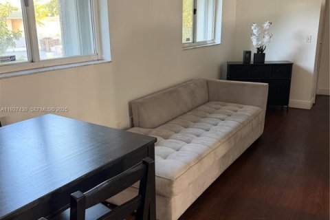 Appartement à louer à Miami, Floride: 2 chambres, 456.34 m2 № 1986009 - photo 2