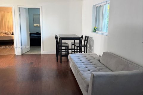 Appartement à louer à Miami, Floride: 2 chambres, 456.34 m2 № 1986009 - photo 1