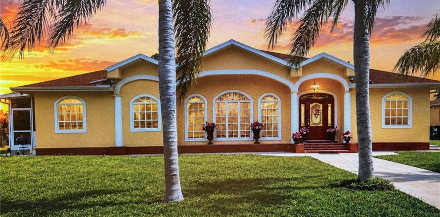 House in North Port, Florida 5 bedrooms, 224.82 sq.m. № 2139012