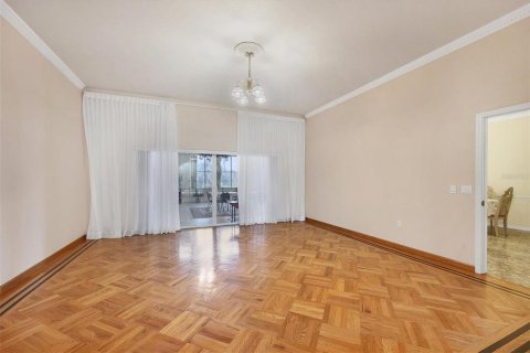 House in North Port, Florida 5 bedrooms, 224.82 sq.m. № 2139012 - photo 10