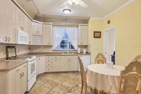 House in North Port, Florida 5 bedrooms, 224.82 sq.m. № 2139012 - photo 19