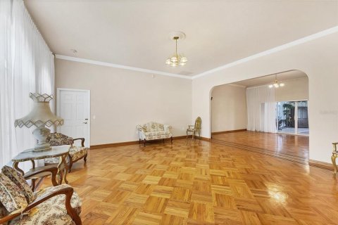House in North Port, Florida 5 bedrooms, 224.82 sq.m. № 2139012 - photo 8