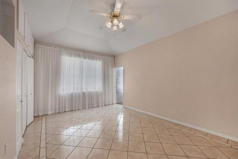 House in North Port, Florida 5 bedrooms, 224.82 sq.m. № 2139012 - photo 30