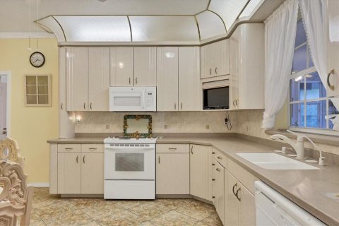 House in North Port, Florida 5 bedrooms, 224.82 sq.m. № 2139012 - photo 17