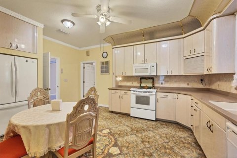 House in North Port, Florida 5 bedrooms, 224.82 sq.m. № 2139012 - photo 20