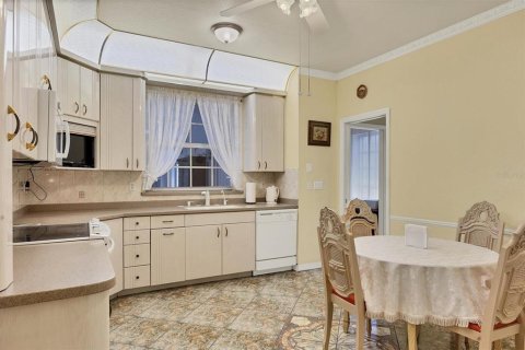 House in North Port, Florida 5 bedrooms, 224.82 sq.m. № 2139012 - photo 21