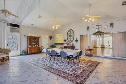 House in North Port, Florida 5 bedrooms, 224.82 sq.m. № 2139012 - photo 28