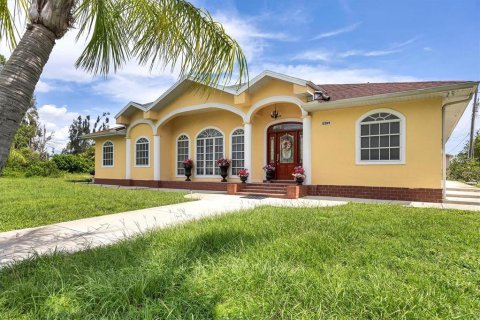 House in North Port, Florida 5 bedrooms, 224.82 sq.m. № 2139012 - photo 4