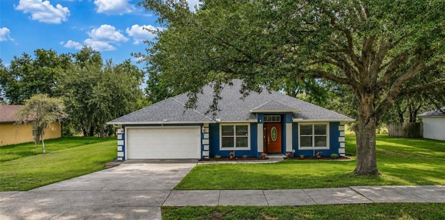 House in Minneola, Florida 3 bedrooms, 165.83 sq.m. № 2348228