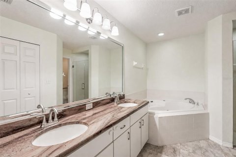 House in Minneola, Florida 3 bedrooms, 165.83 sq.m. № 2348228 - photo 20