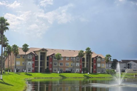 Immobilier commercial à vendre à Kissimmee, Floride: 24 chambres, 1115.2 m2 № 2097314 - photo 3