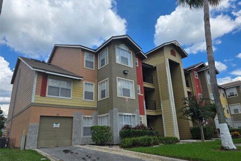 Immobilier commercial à vendre à Kissimmee, Floride: 24 chambres, 1115.2 m2 № 2097314 - photo 4