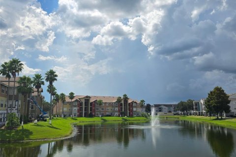 Immobilier commercial à vendre à Kissimmee, Floride: 24 chambres, 1115.2 m2 № 2097314 - photo 2
