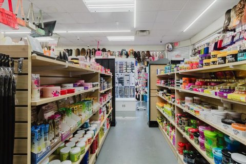 Commercial property in Saint Petersburg, Florida 309.83 sq.m. № 1915910 - photo 23