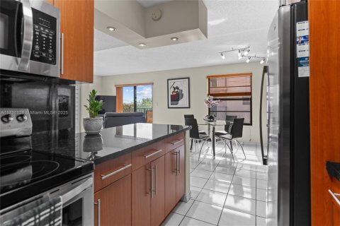 Condo in Miami, Florida, 2 bedrooms  № 1812136 - photo 16