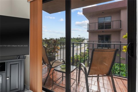 Condo in Miami, Florida, 2 bedrooms  № 1812136 - photo 22