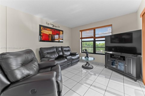 Condo in Miami, Florida, 2 bedrooms  № 1812136 - photo 20