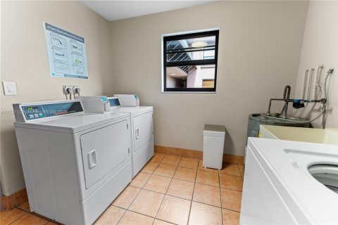 Condo in Miami, Florida, 2 bedrooms  № 1812136 - photo 24