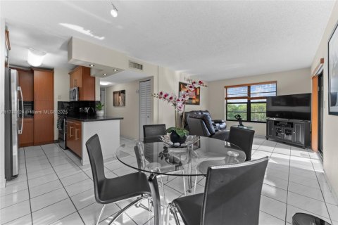 Condo in Miami, Florida, 2 bedrooms  № 1812136 - photo 19