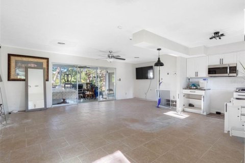 House in Port Richey, Florida 2 bedrooms, 106.56 sq.m. № 1734408 - photo 11