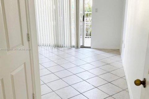 Condo in Miami, Florida, 1 bedroom  № 2011508 - photo 6